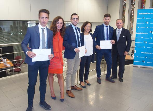 ULE y Sabadell Herrero entregaron sus diplomas a los catorce becarios universitarios 1