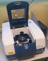 Espectroscopía de Infrarrojo por Transformada de Fourier (FT-IR)