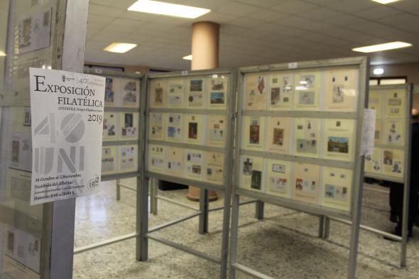 Presentado el sello, sobre y matasellos conmemorativo del 40 aniversario de la Universidad de León 5