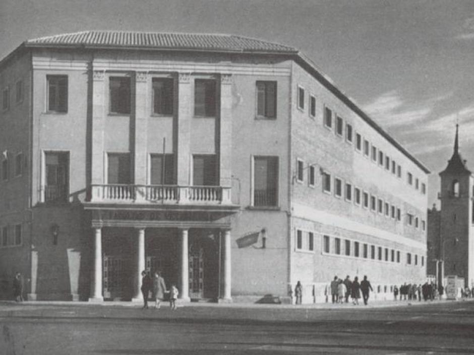 Antigua Facultad de Veterinaria (1947-1985). Hoy Pabellón de Gobierno